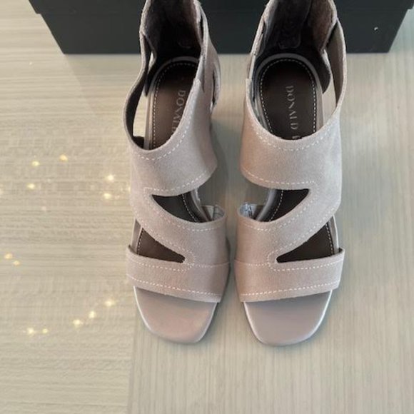 *NEW* Donald Pliner Sandal Size 5 - Picture 8 of 9